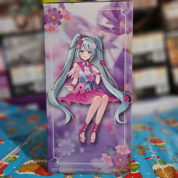 FuRyu Hatsune Miku Figure with Purple Dress - Picture 4 of 5